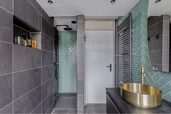 badkamer wasbak schoon.jpg